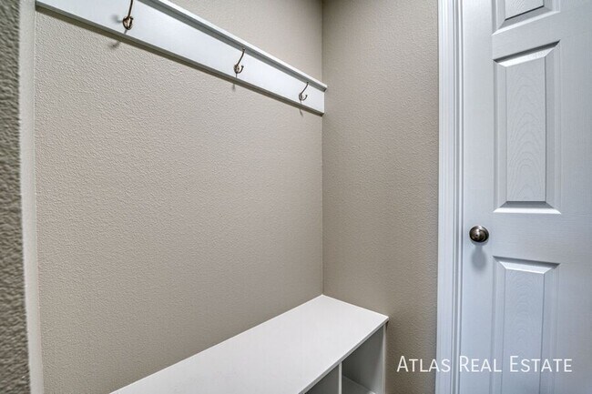 Building Photo - 2711 W Balboa Dr