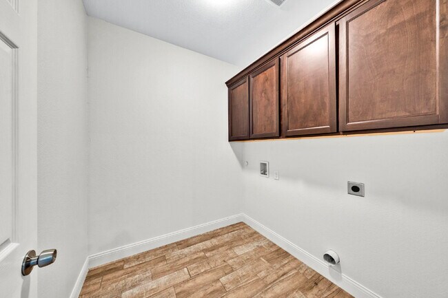 Building Photo - "Charming 3-Bed, 2-Bath Greenville Home with Elegant Granite Countertops!"