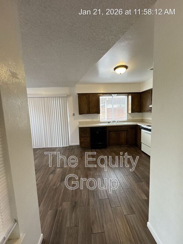 Building Photo - 2732 S Sallee Ct