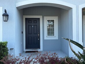 Building Photo - Beautiful 3-bedroom, 2.5-bathroom town hom...