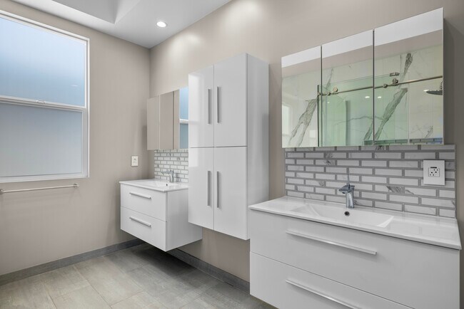 Building Photo - 2415 Carnegie Ln