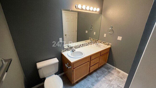 Building Photo - Inviting 3 BD | 2.5 BA Home w/ Massive Bac...