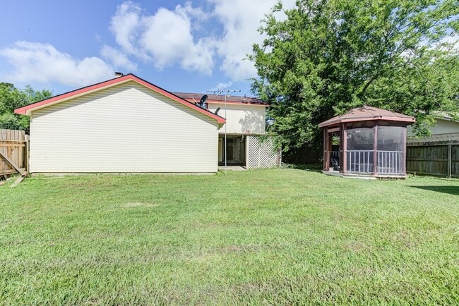 Building Photo - 15902 Timber Valley Dr