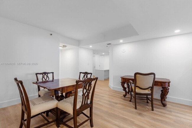 Building Photo - 1717 N Bayshore Dr