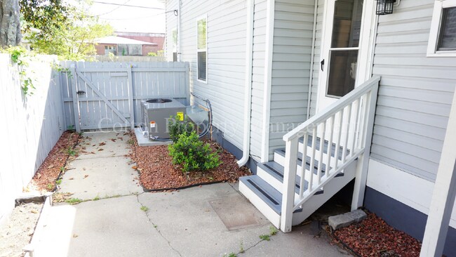 Building Photo - 605 Harnett St