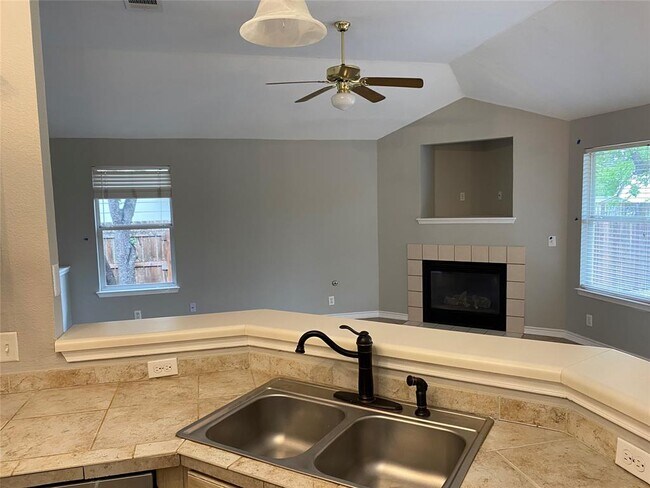 Building Photo - 1513 Deepwoods Trail