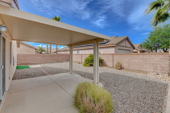 Building Photo - Adorable single story in a gated community!