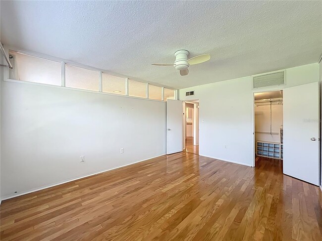 Building Photo - 640 N Park Ave