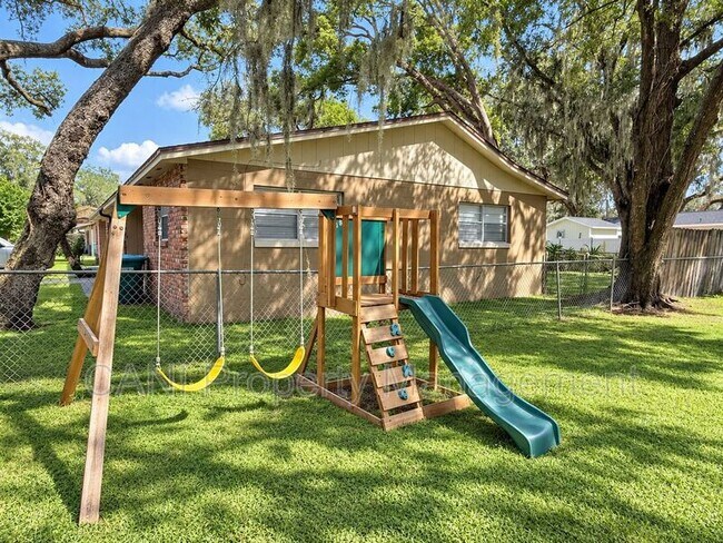 Building Photo - 326 E Palmetto Ave