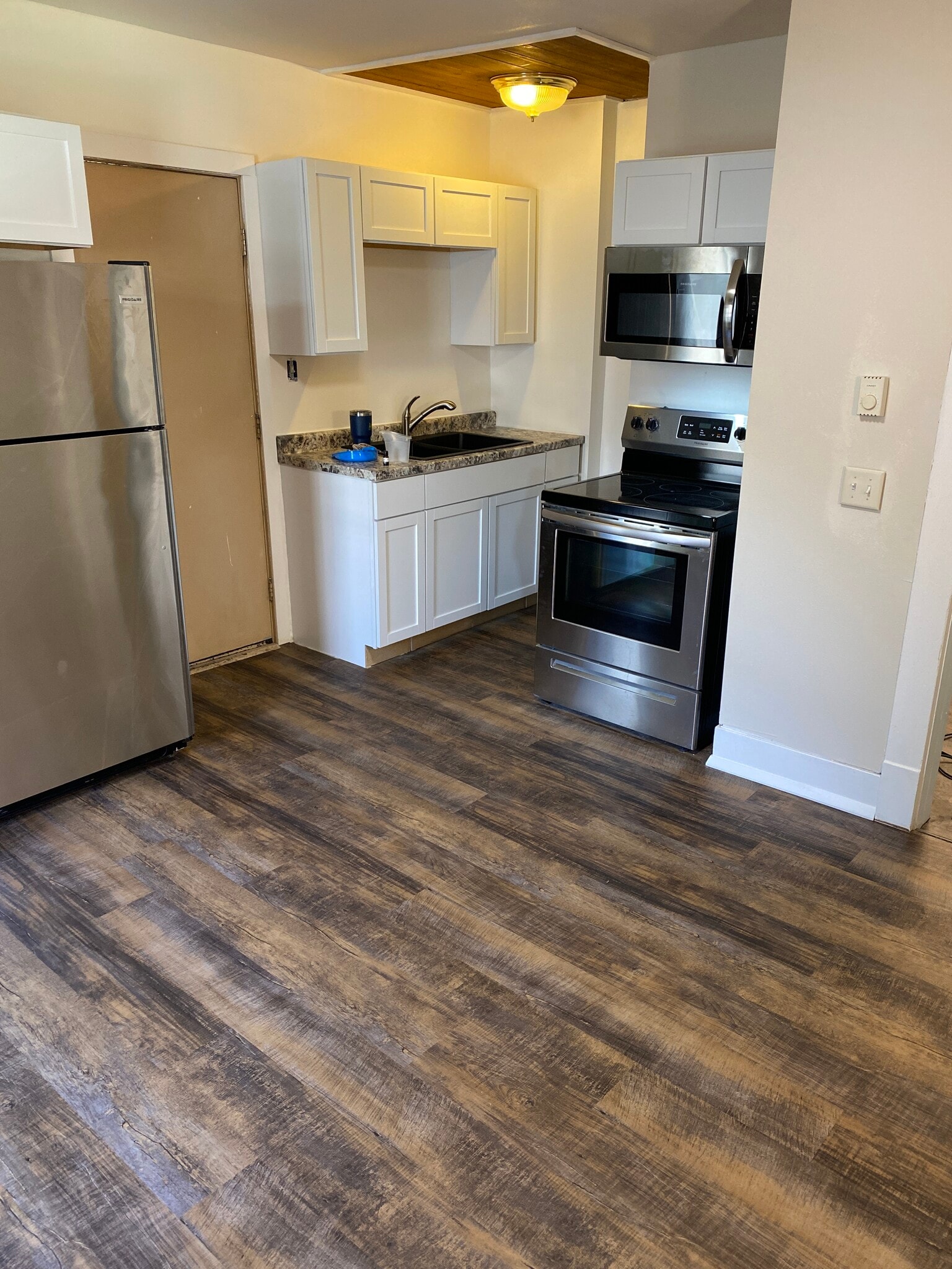 Building Photo - 629 N Barstow St