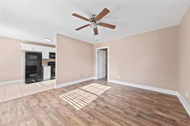 Building Photo - 1 Bedroom Cottage in Fort Walton Beach!