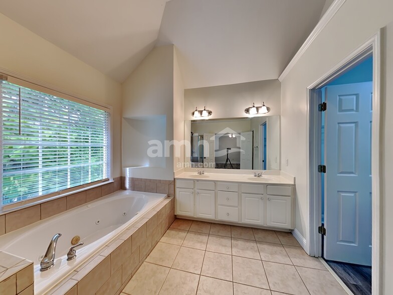 Building Photo - 956 Chippewa Oak Dr