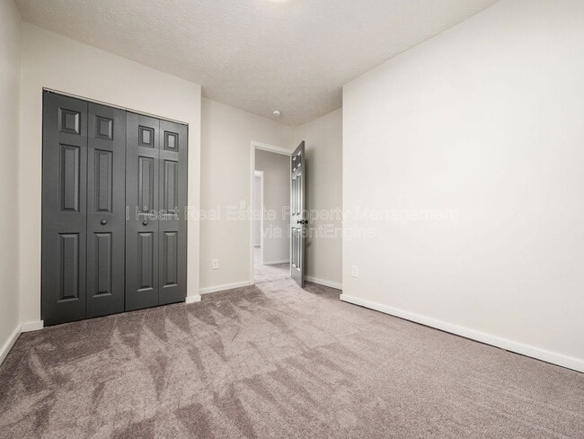 Building Photo - 878 1/2 Sullivant Avenue