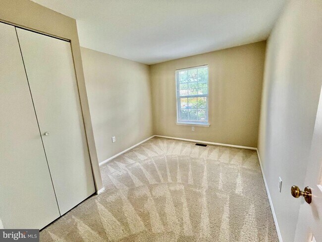 Building Photo - 15705 Anamosa Dr