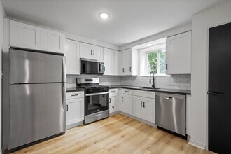 Building Photo - MOVE IN TODAY! 2-BEDROOM IN THE HEART OF C...