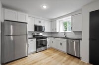 Building Photo - MOVE IN TODAY! 2-BEDROOM IN THE HEART OF C...