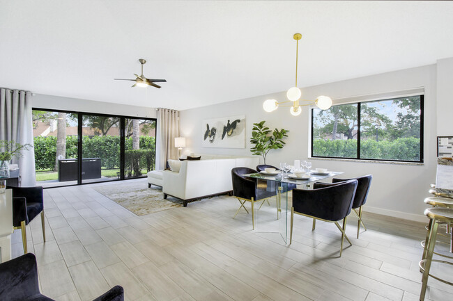 Building Photo - 108 Club Dr