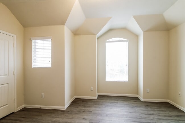 Building Photo - 9 Lavida Ct