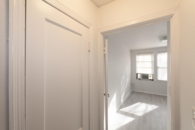 Building Photo - 3217 Dubois Pl SE