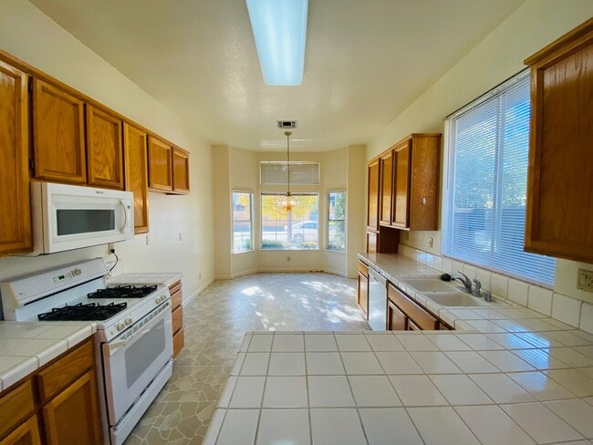 Building Photo - 3 Bedroom Home in Hampton Oaks