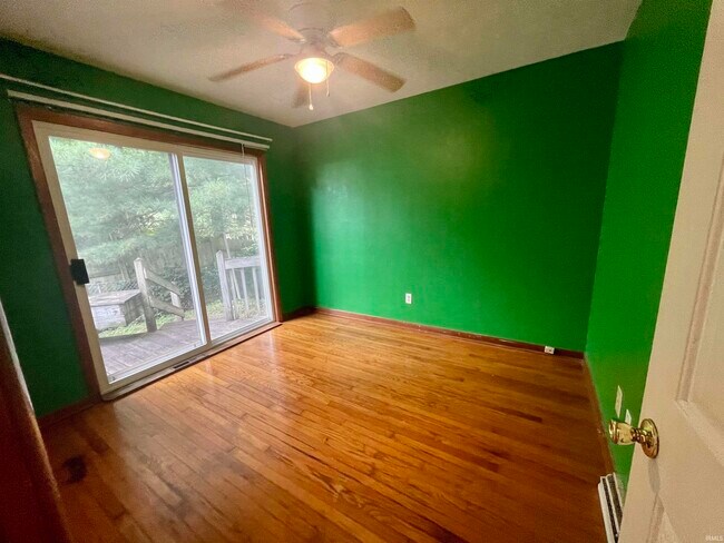 Building Photo - 1904 E Maxwell Ln