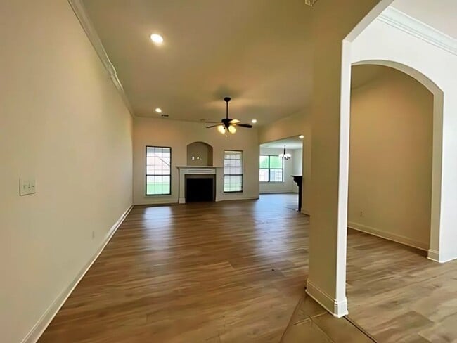Building Photo - 4104 SW Layton Rd