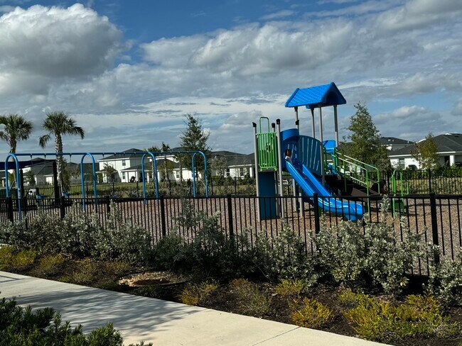 Building Photo - 10501 NW Suncrest Lp