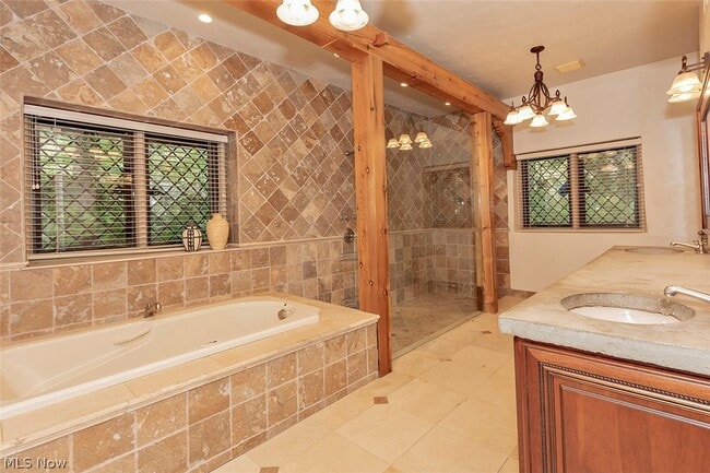 Building Photo - 7020 S Woodland Rd