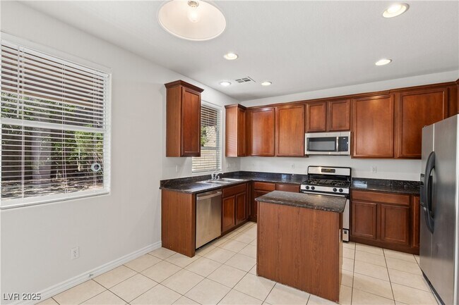 Building Photo - 2831 Dunnottar Ave