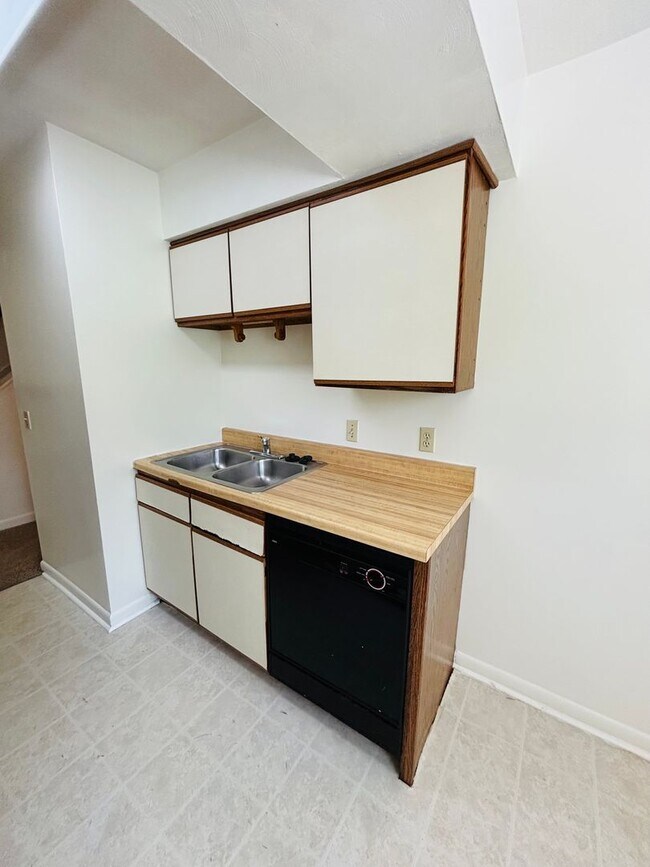 Building Photo - 507 Sunridge Dr