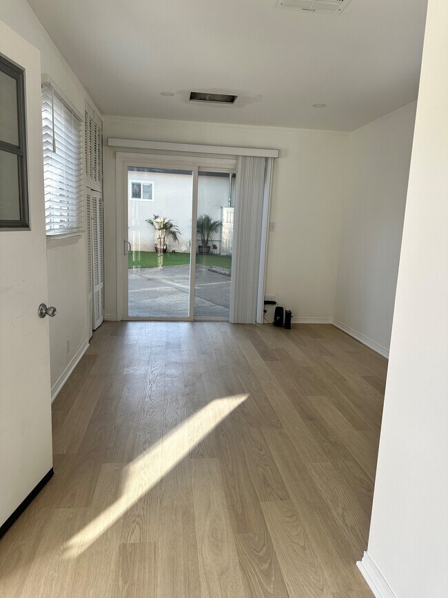 Bonus Room - 4160 W 167th St