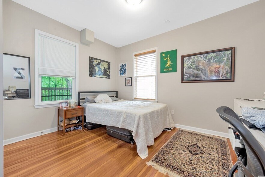 Building Photo - 216 Calumet St