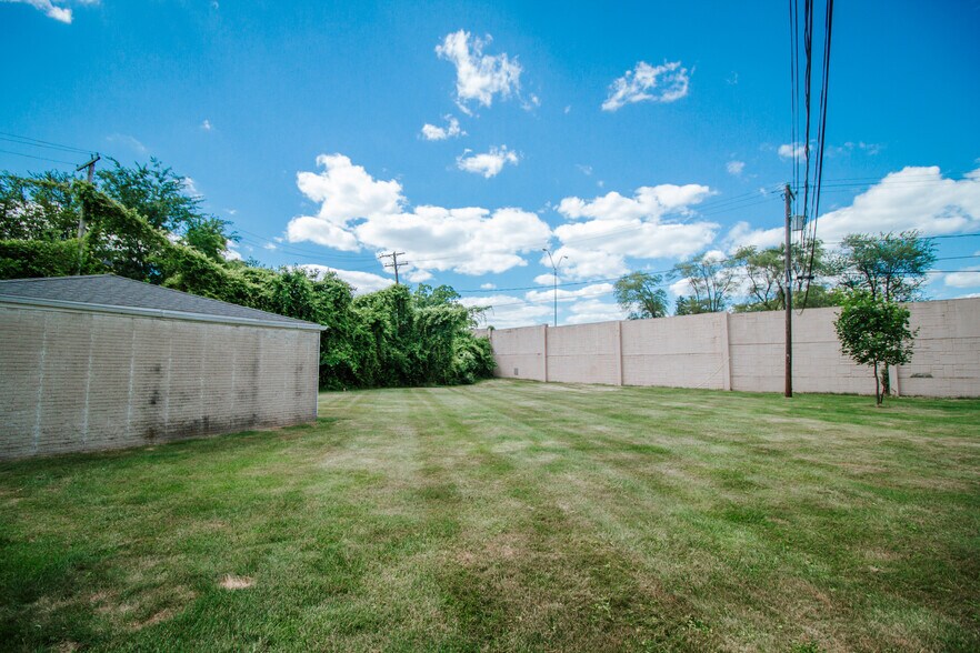 Building Photo - 3048 Carskaddon Ave