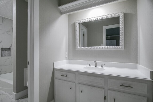 Building Photo - 16623 Wimbledon Forest Dr