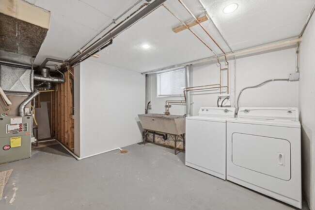 Building Photo - $2,895.95, 3-bed, 2-bath duplex in Denver with a washer and dryer and $300 off the first month's ...