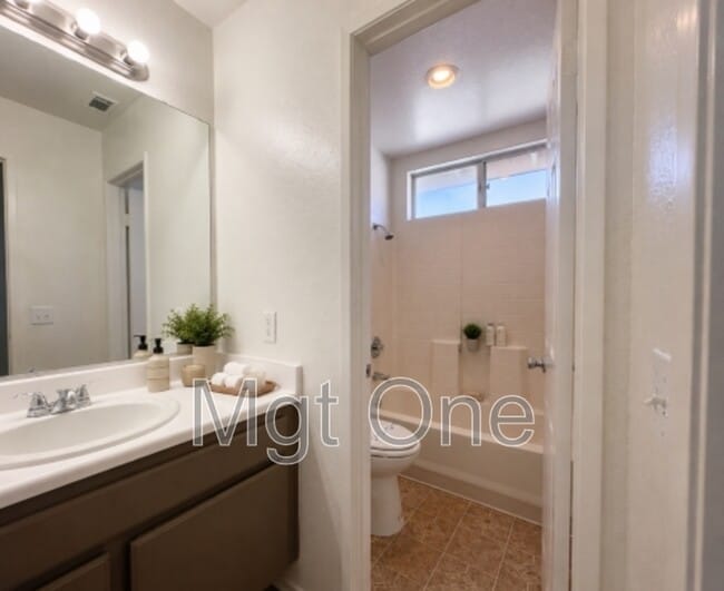 Building Photo - 1240 Lilac Ridge Dr