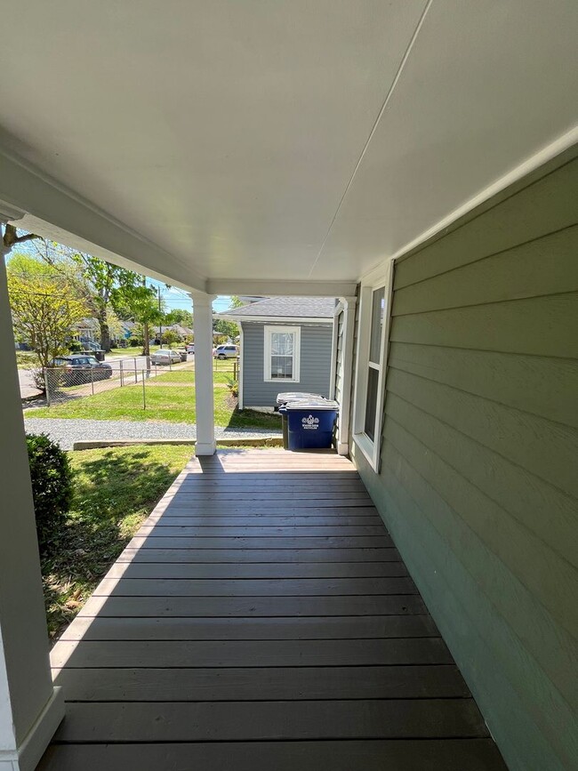 Building Photo - Newly Renovated 2 Bedroom Bungalow!!!