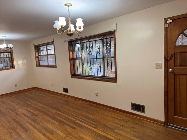 Building Photo - 556 Lamar Dr