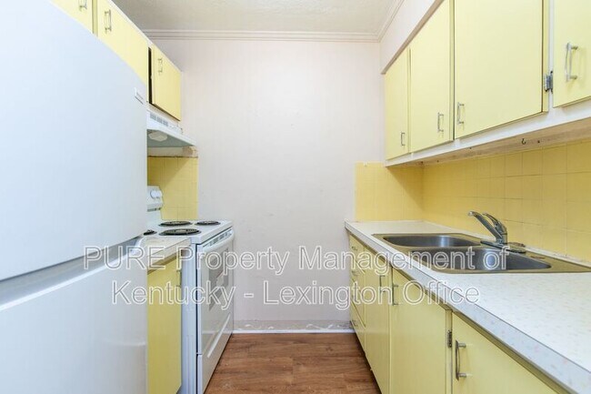 Building Photo - 1685 Alexandria Dr