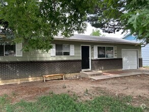 Building Photo - Ranch Style Home 3 beds, 1 bath close to F...