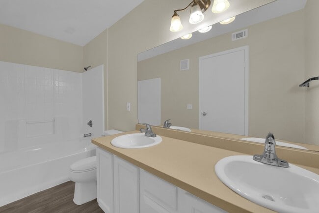 Building Photo - You will love this 2 bedroom condo! Update...