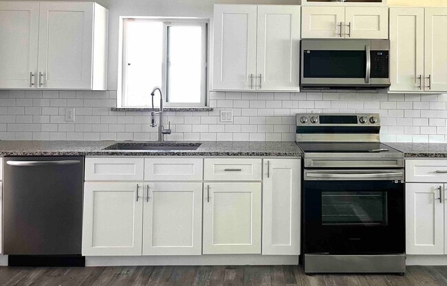 Building Photo - 8106 Mullins Dr