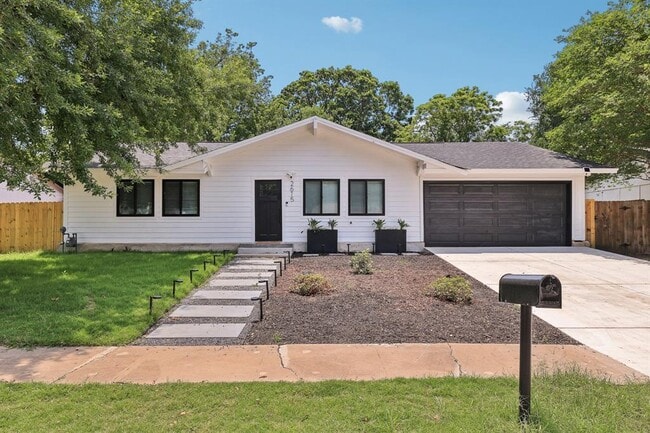 Primary Photo - 2615 Baxter Dr