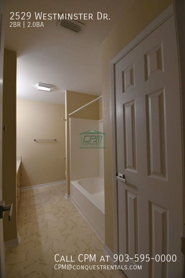 Building Photo - 2529 Westminster Dr