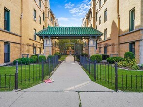 Building Photo - 1948 1/2 N Spaulding Ave