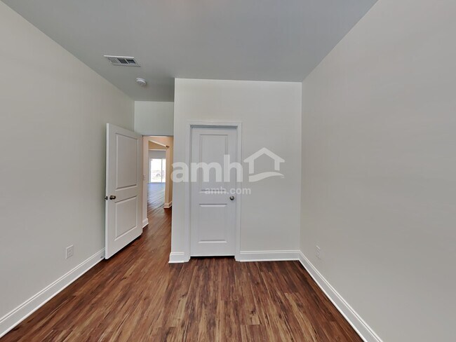 Building Photo - 5961 Hagar Vly Dr