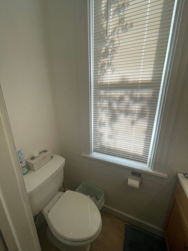 Building Photo - 27 Welsford St
