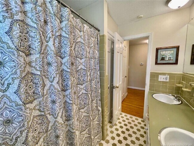 Building Photo - 2514 Dartmouth Dr