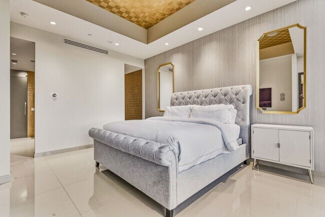 Building Photo - Waldorf Astoria 4707-Strip/City/Mtn Views from this Stunning 2Bd/2.5Ba Residence