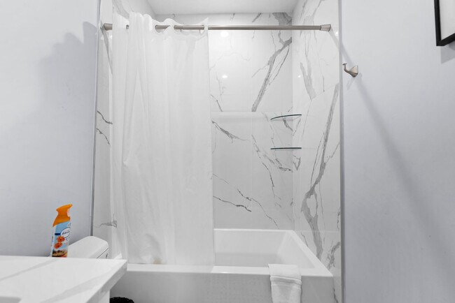 Building Photo - 1011 Bennington St